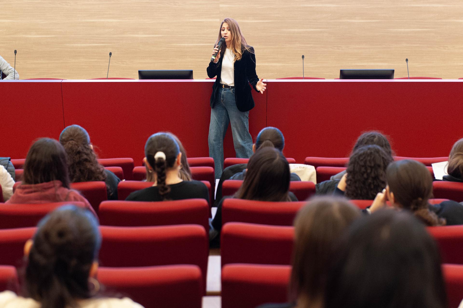 IBM inaugura la 14ª edizione di NERD?: l'intelligenza artificiale incontra le studentesse italiane.